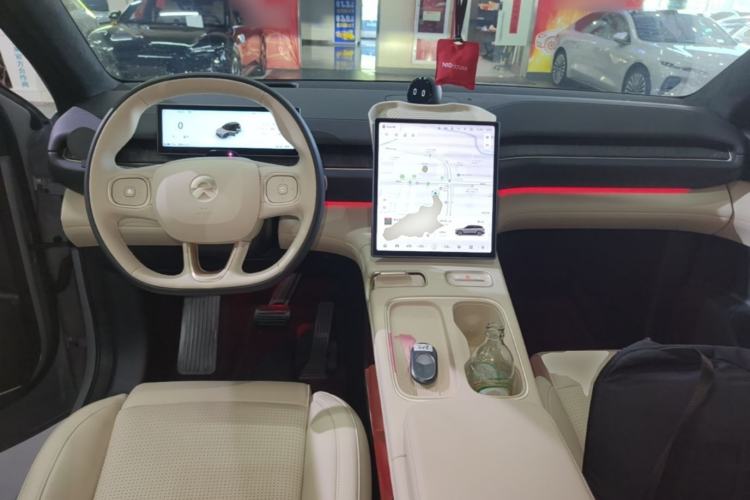 Used Nio ES6 2024 75 kWh Center Console