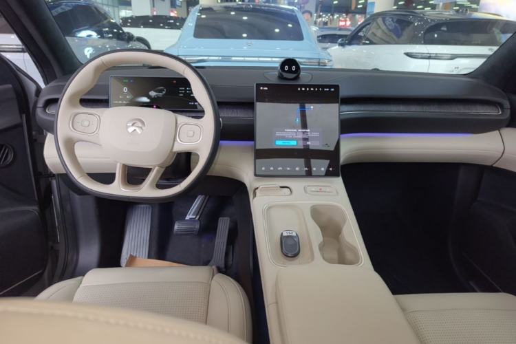 Used Nio ES6 2024 75 kWh Center Console