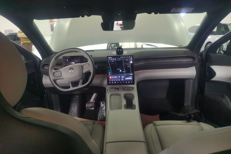 Used Nio ES6 2024 75 kWh Center Console