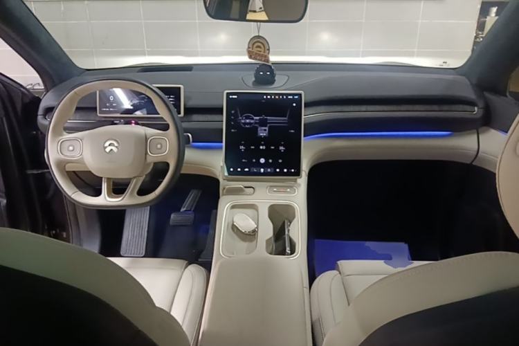 Used Nio ES6 2024 75 kWh Center Console