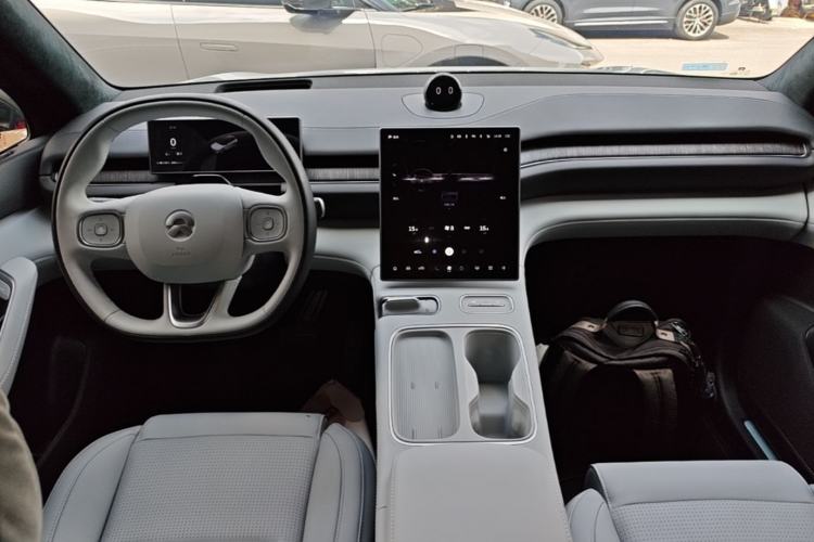 Used Nio ES6 2024 75 kWh Center Console