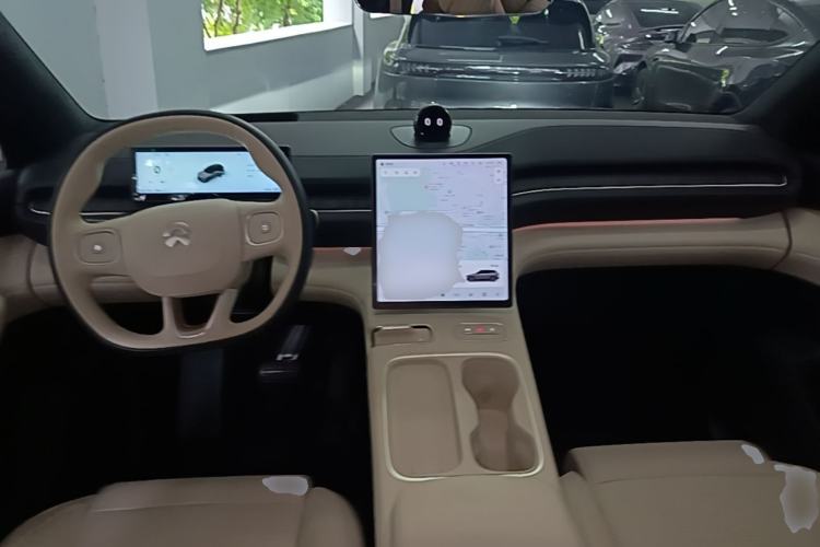Used Nio ES6 2024 75 kWh Center Console