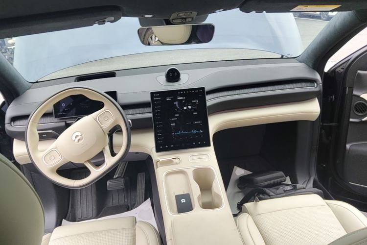 Used Nio ES6 2024 75 kWh Center Console