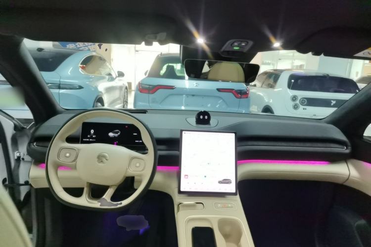 Used Nio ES6 2024 75 kWh Center Console