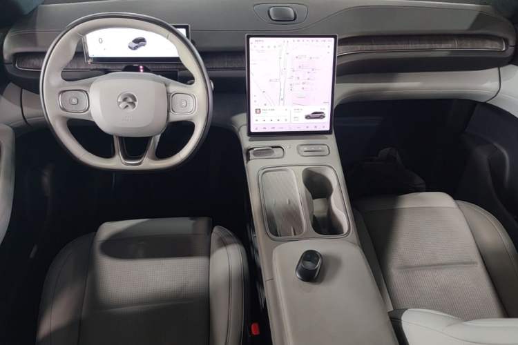 Used Nio ES6 2024 75 kWh Center Console
