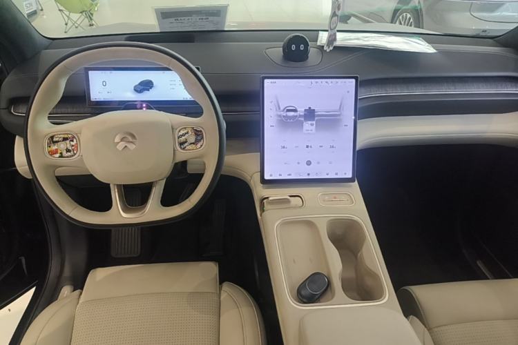 Used Nio ES6 2024 75 kWh Center Console