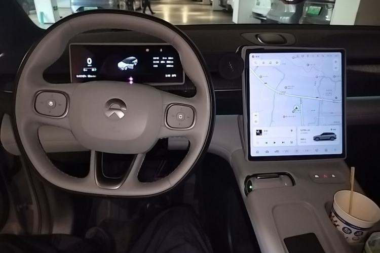 Used Nio ES6 2024 75 kWh Center Console