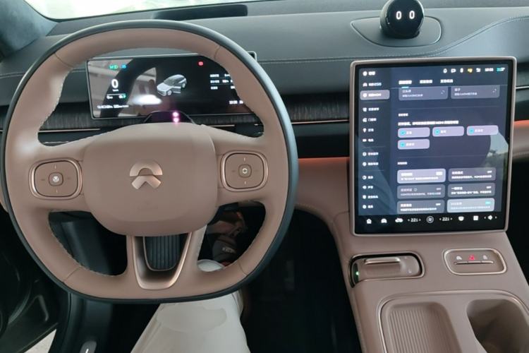Used Nio ES6 2024 75 kWh Center Console