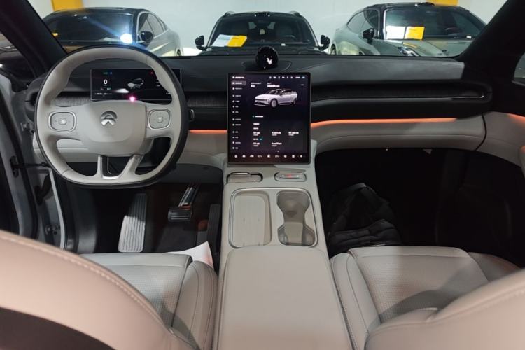 Used Nio ES6 2024 75 kWh Center Console