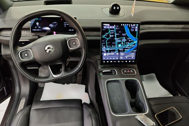 Used Nio ES6 2024 75 kWh Center Console