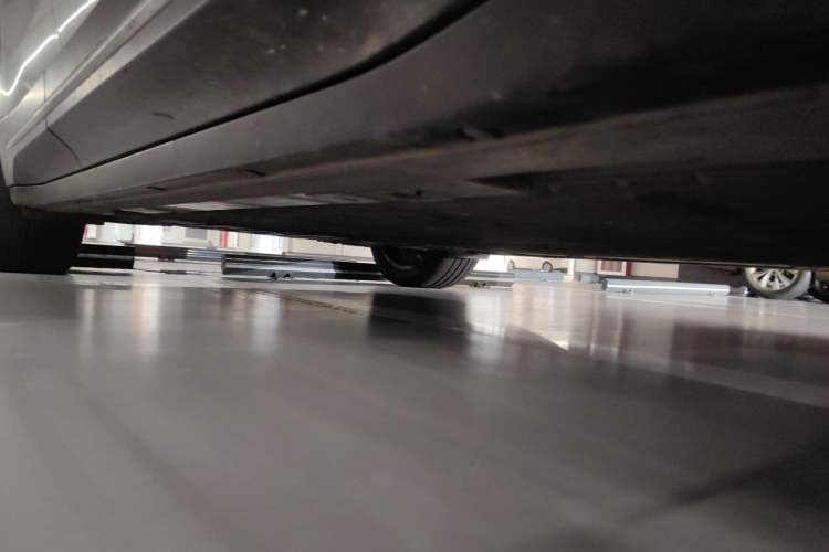 Used Nio ES6 2024 75 kWh Chassis Front Right