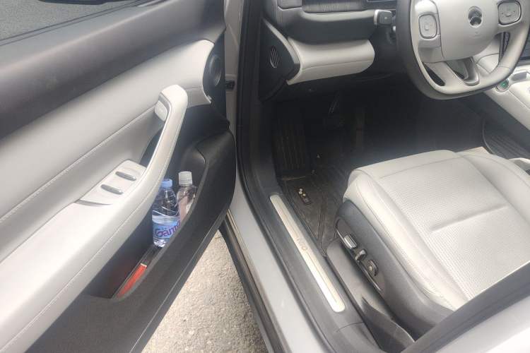 Used Nio ES6 2024 75 kWh Driver Seat