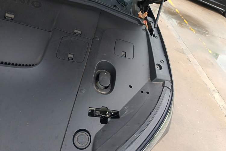 Used Nio ES6 2024 75 kWh Engine Bay Left