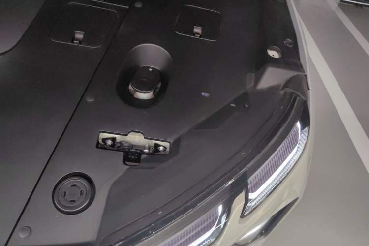 Used Nio ES6 2024 75 kWh Engine Bay Left
