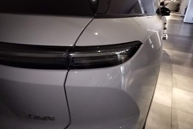 Used Nio ES6 2024 75 kWh Exterior 3