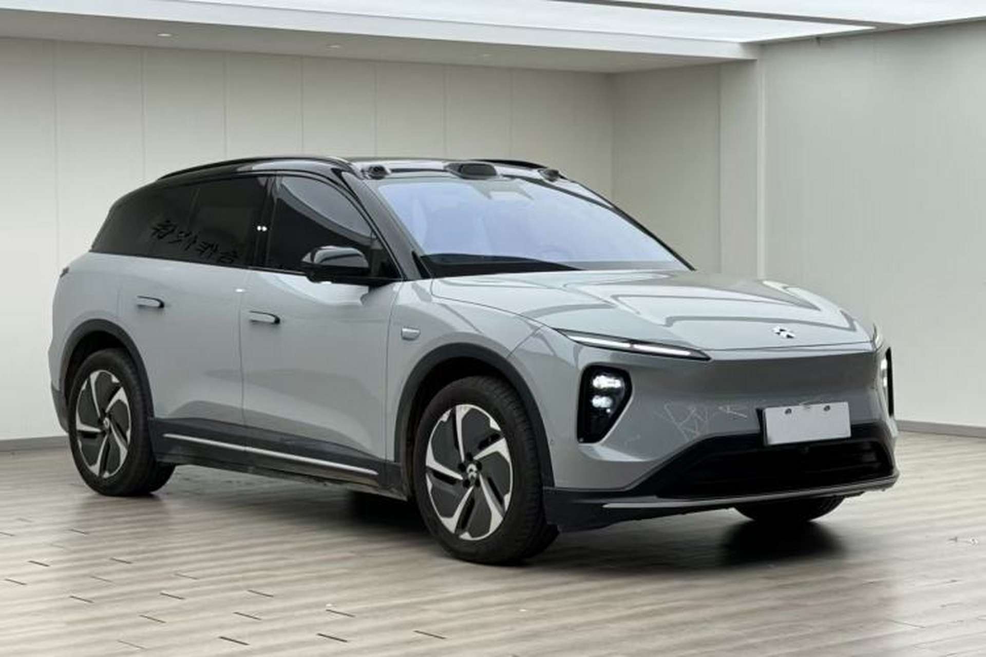 Used Nio ES6 2024 75 kWh Front Right 45 Deg