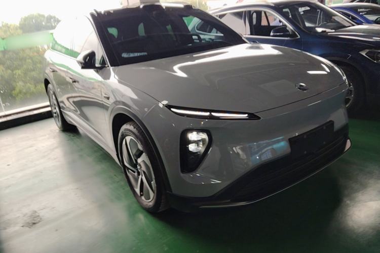 Used Nio ES6 2024 75 kWh Front Right 45 Deg
