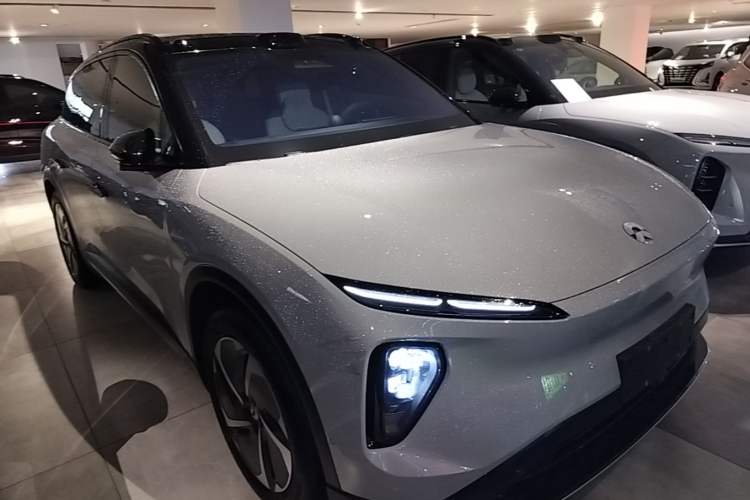 Used Nio ES6 2024 75 kWh Front Right 45 Deg