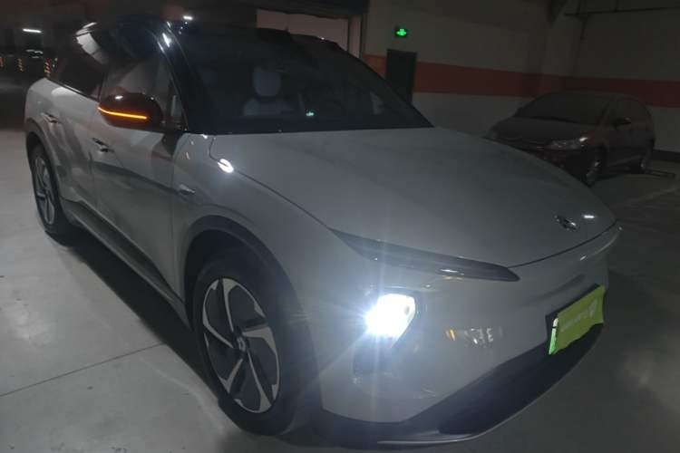 Used Nio ES6 2024 75 kWh Front Right 45 Deg