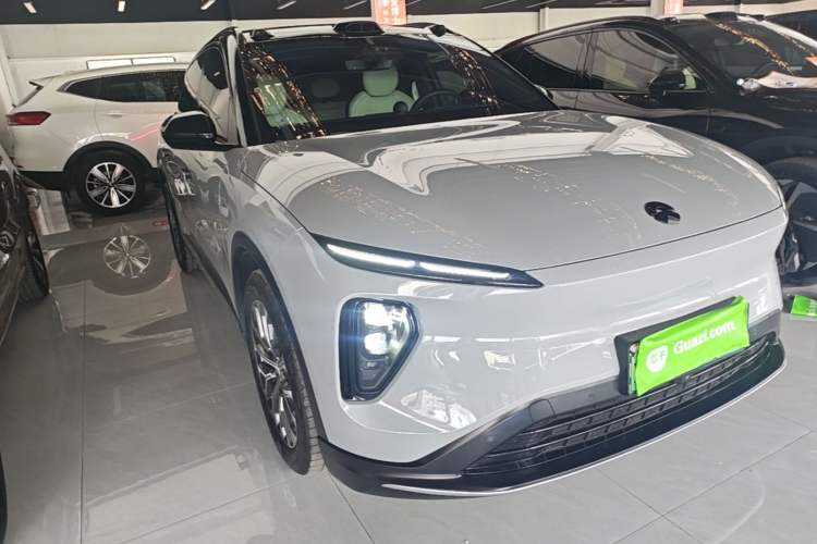 Used Nio ES6 2024 75 kWh Front Right 45 Deg