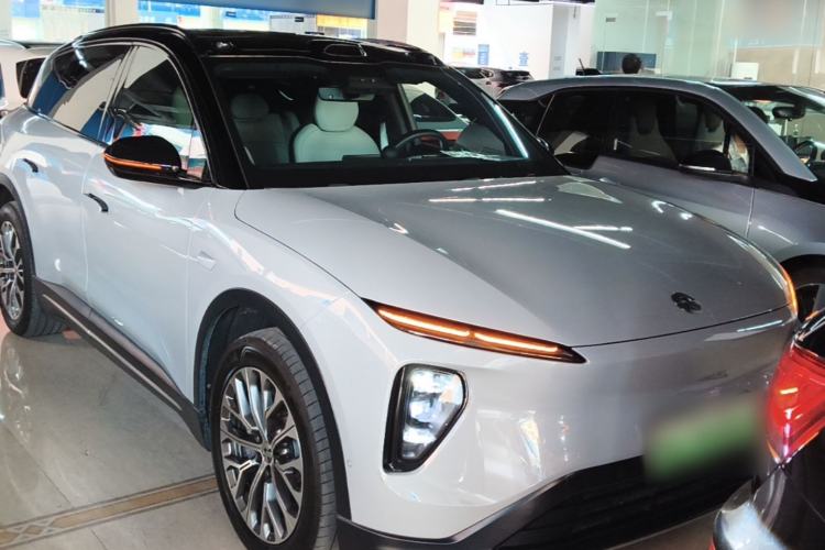 Used Nio ES6 2024 75 kWh Front Right 45 Deg