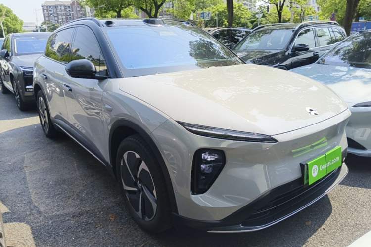 Used Nio ES6 2024 75 kWh Front Right 45 Deg