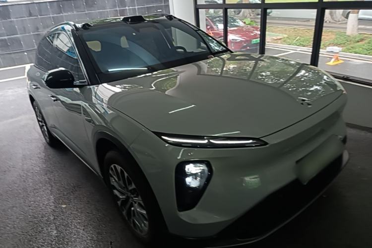 Used Nio ES6 2024 75 kWh Front Right 45 Deg