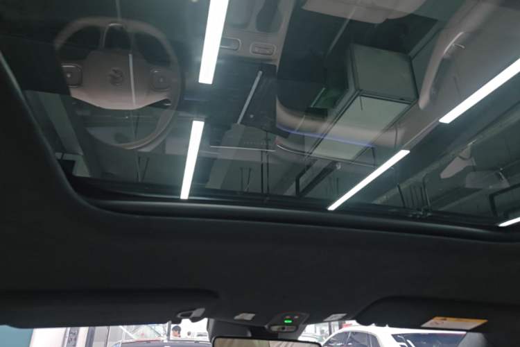 Used Nio ES6 2024 75 kWh Headliner