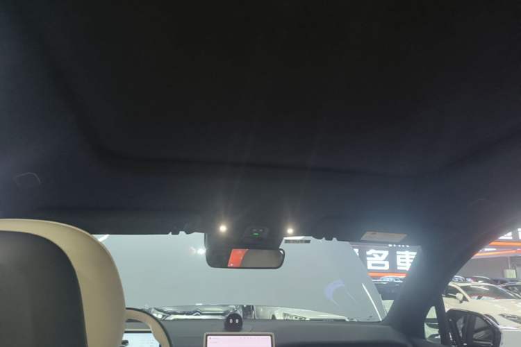 Used Nio ES6 2024 75 kWh Headliner