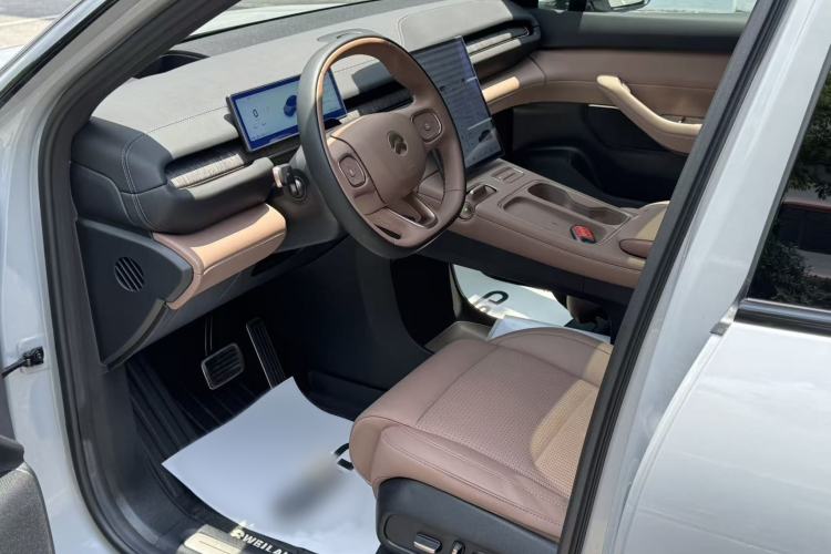 Used Nio ES6 2024 75 kWh Interior 1