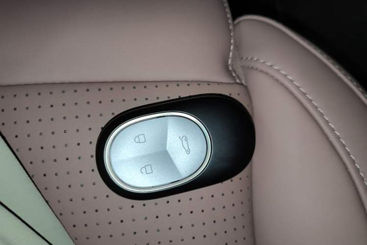 Used Nio ES6 2024 75 kWh Interior 1