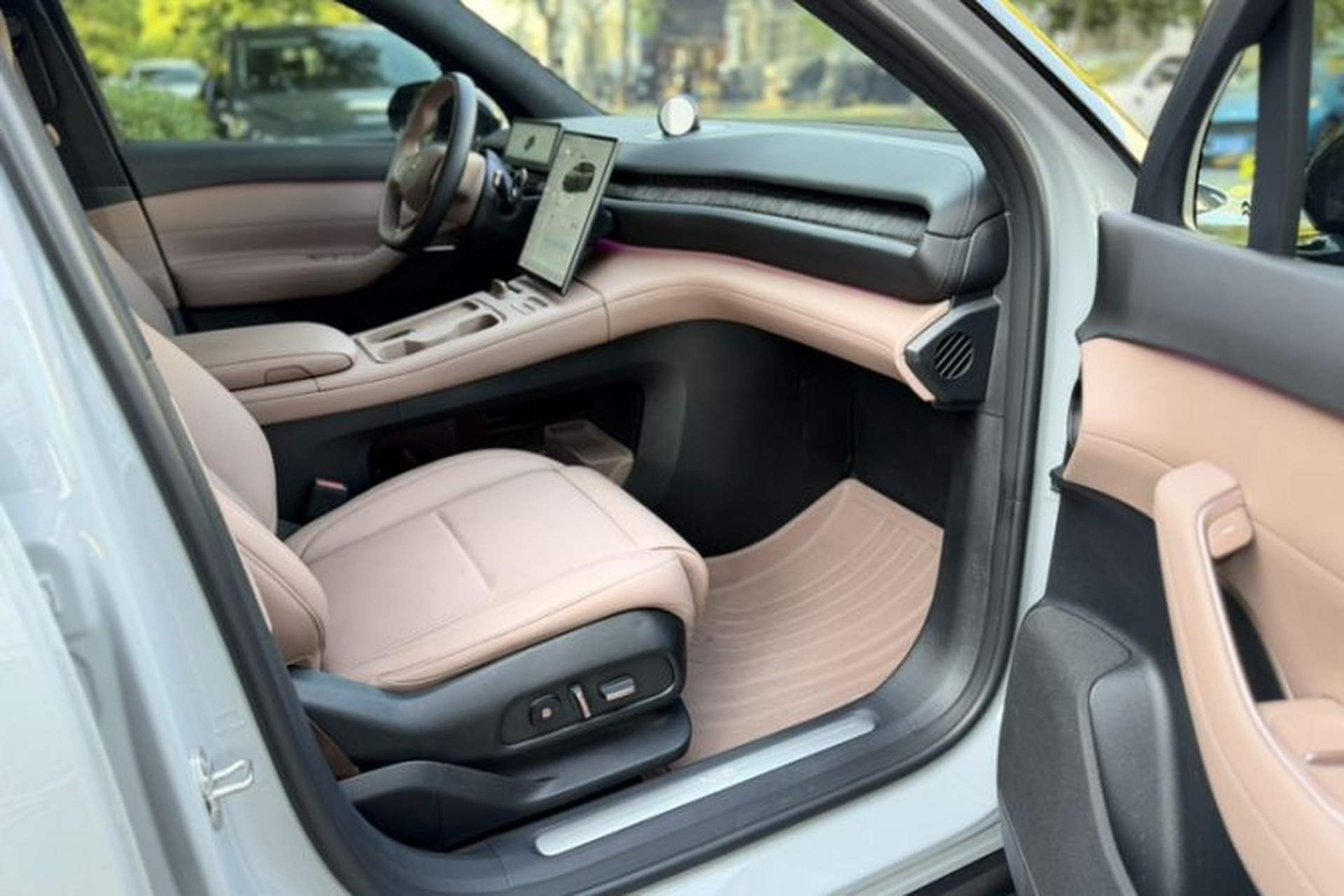 Used Nio ES6 2024 75 kWh Interior 1
