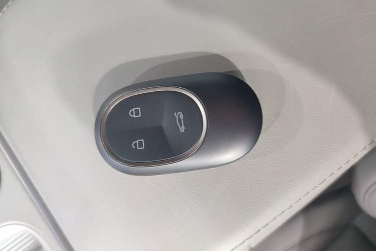 Used Nio ES6 2024 75 kWh Interior 1