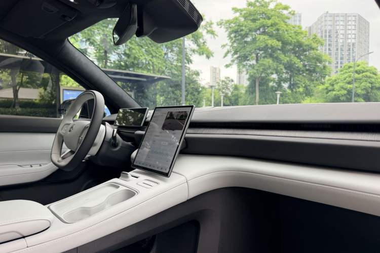 Used Nio ES6 2024 75 kWh Interior 11
