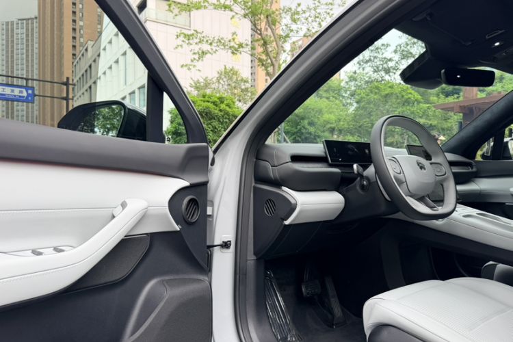 Used Nio ES6 2024 75 kWh Interior 11