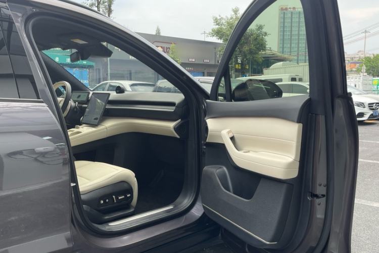 Used Nio ES6 2024 75 kWh Interior 11