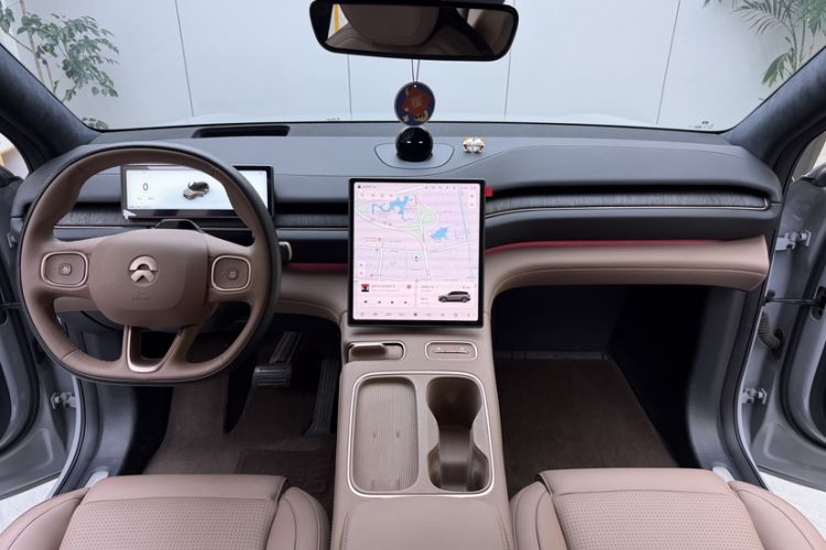 Used Nio ES6 2024 75 kWh Interior 11