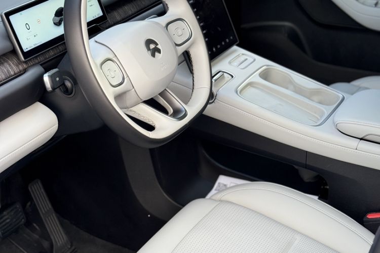 Used Nio ES6 2024 75 kWh Interior 2