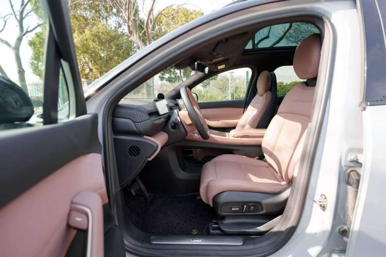 Used Nio ES6 2024 75 kWh Interior 2