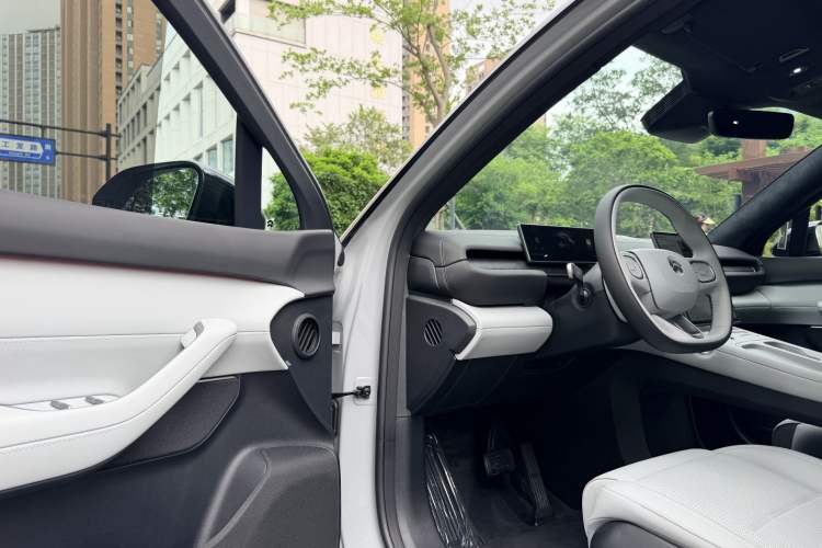 Used Nio ES6 2024 75 kWh Interior 2