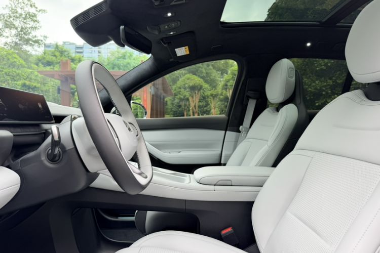 Used Nio ES6 2024 75 kWh Interior 2