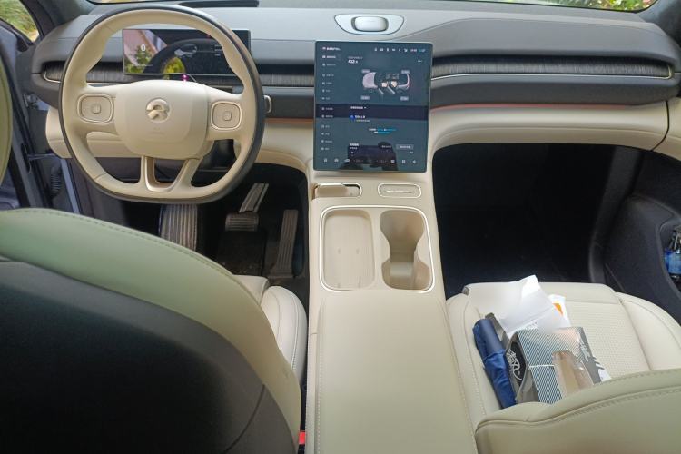 Used Nio ES6 2024 75 kWh Interior 2