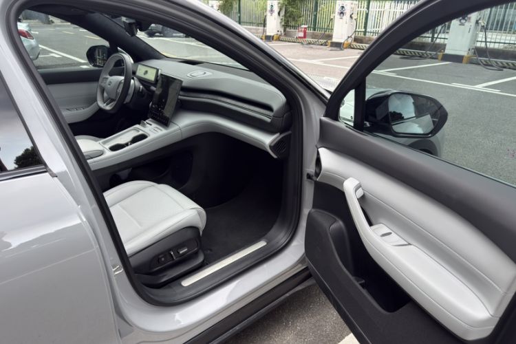 Used Nio ES6 2024 75 kWh Interior 2