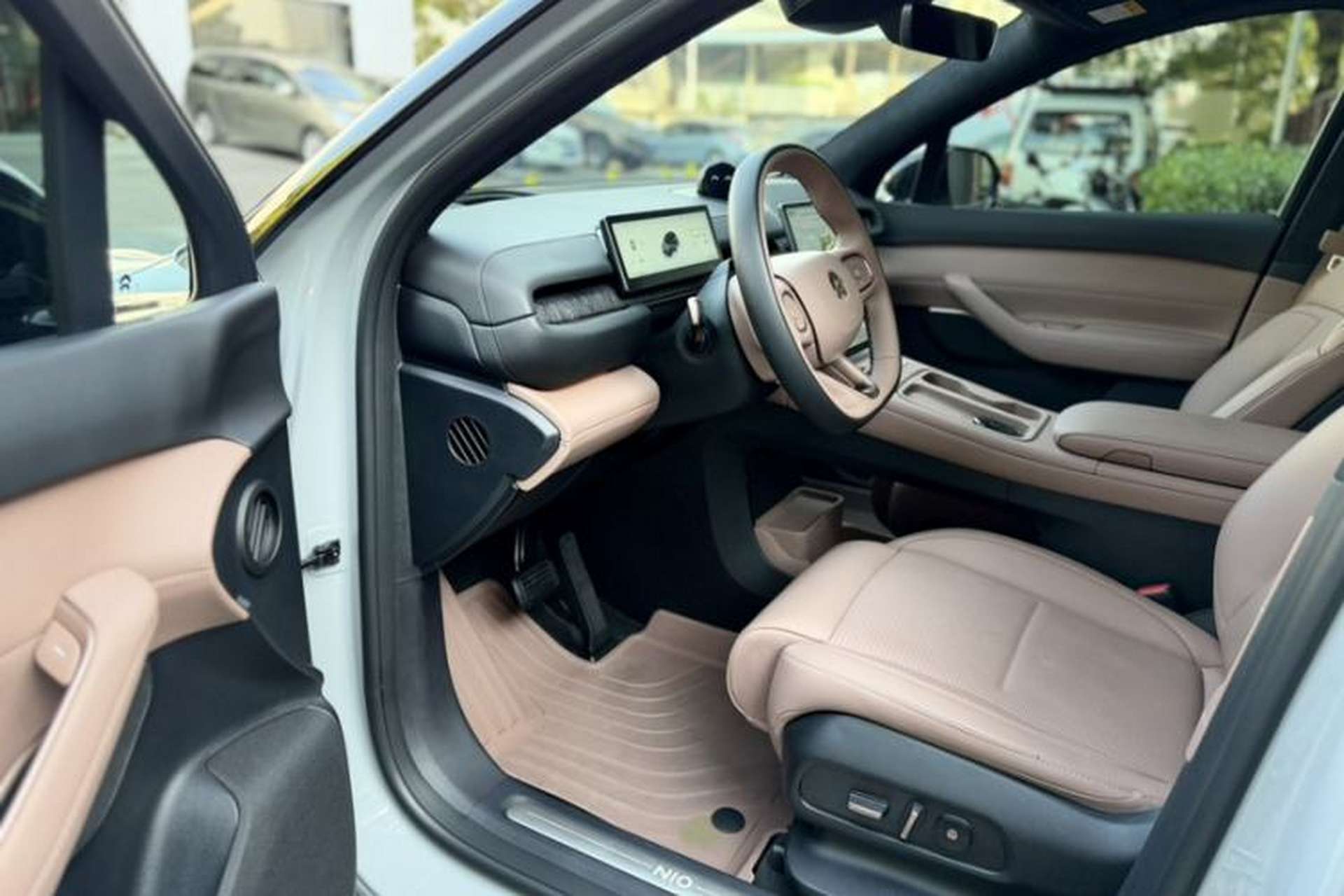 Used Nio ES6 2024 75 kWh Interior 2