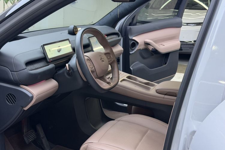 Used Nio ES6 2024 75 kWh Interior 6