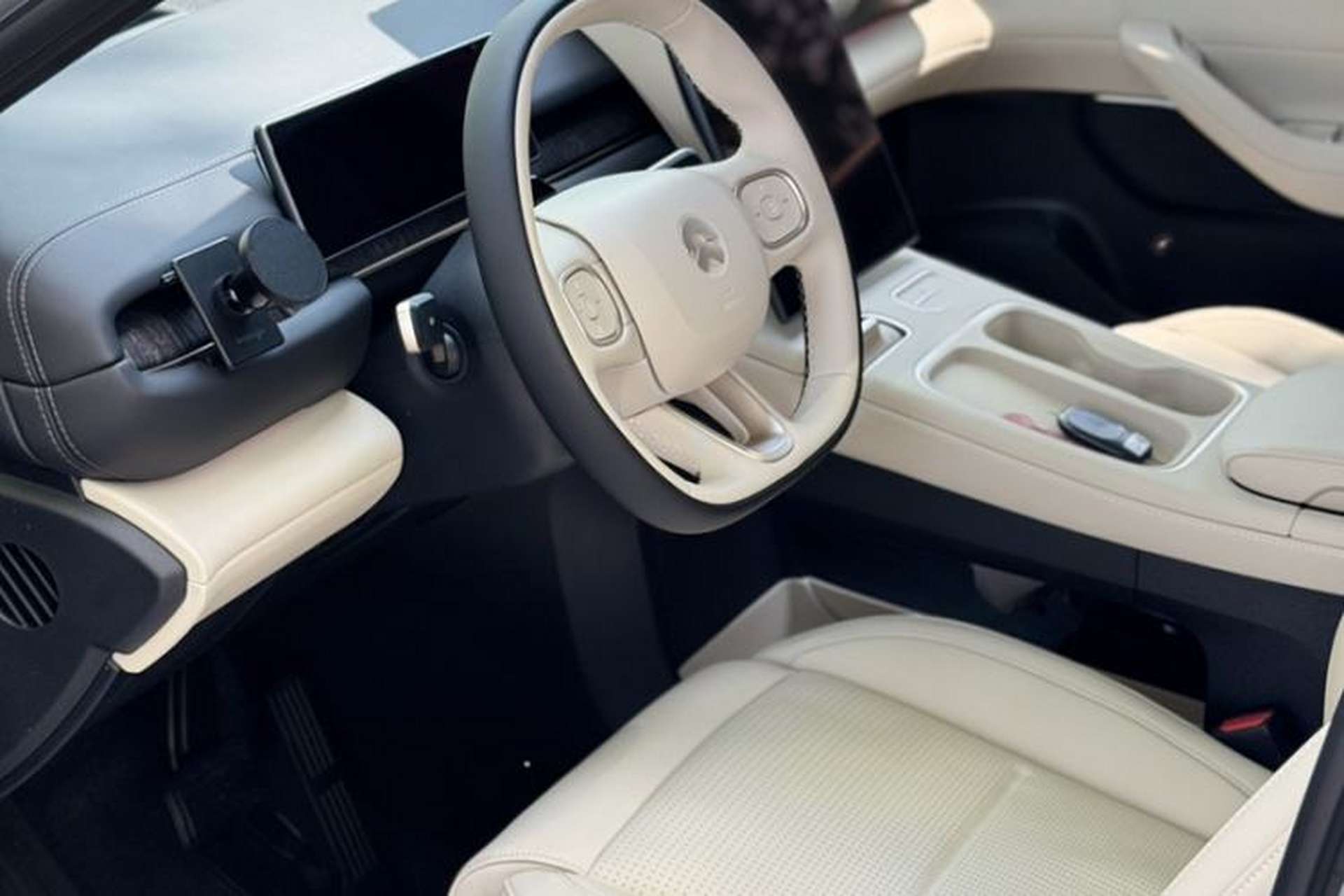 Used Nio ES6 2024 75 kWh Interior 7