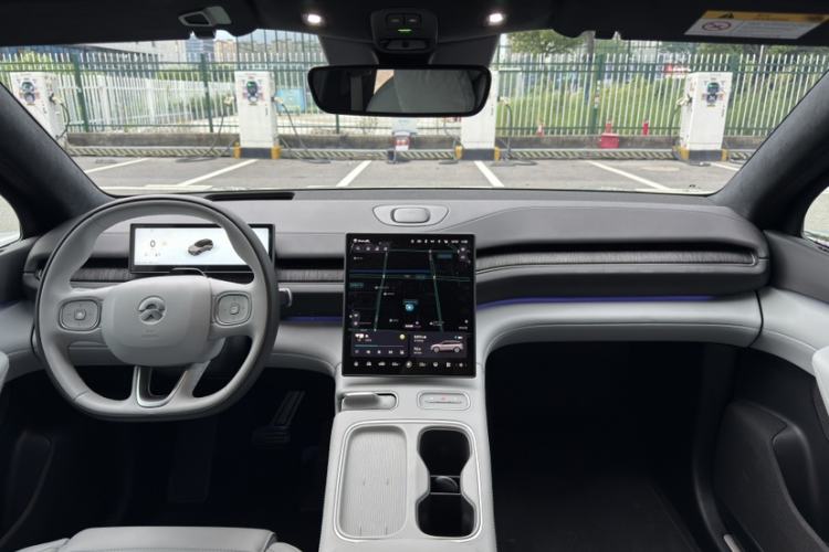Used Nio ES6 2024 75 kWh Interior 7