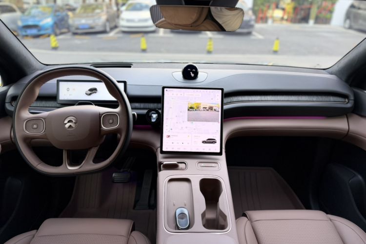 Used Nio ES6 2024 75 kWh Interior 7