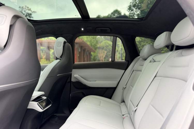 Used Nio ES6 2024 75 kWh Interior 8
