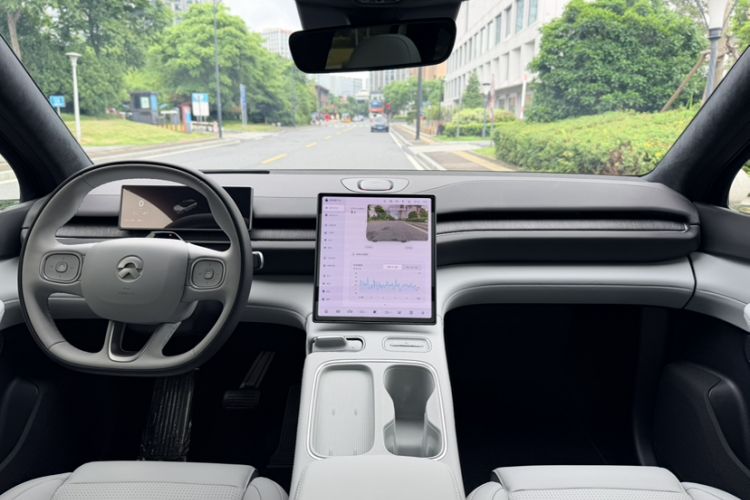 Used Nio ES6 2024 75 kWh Interior 8